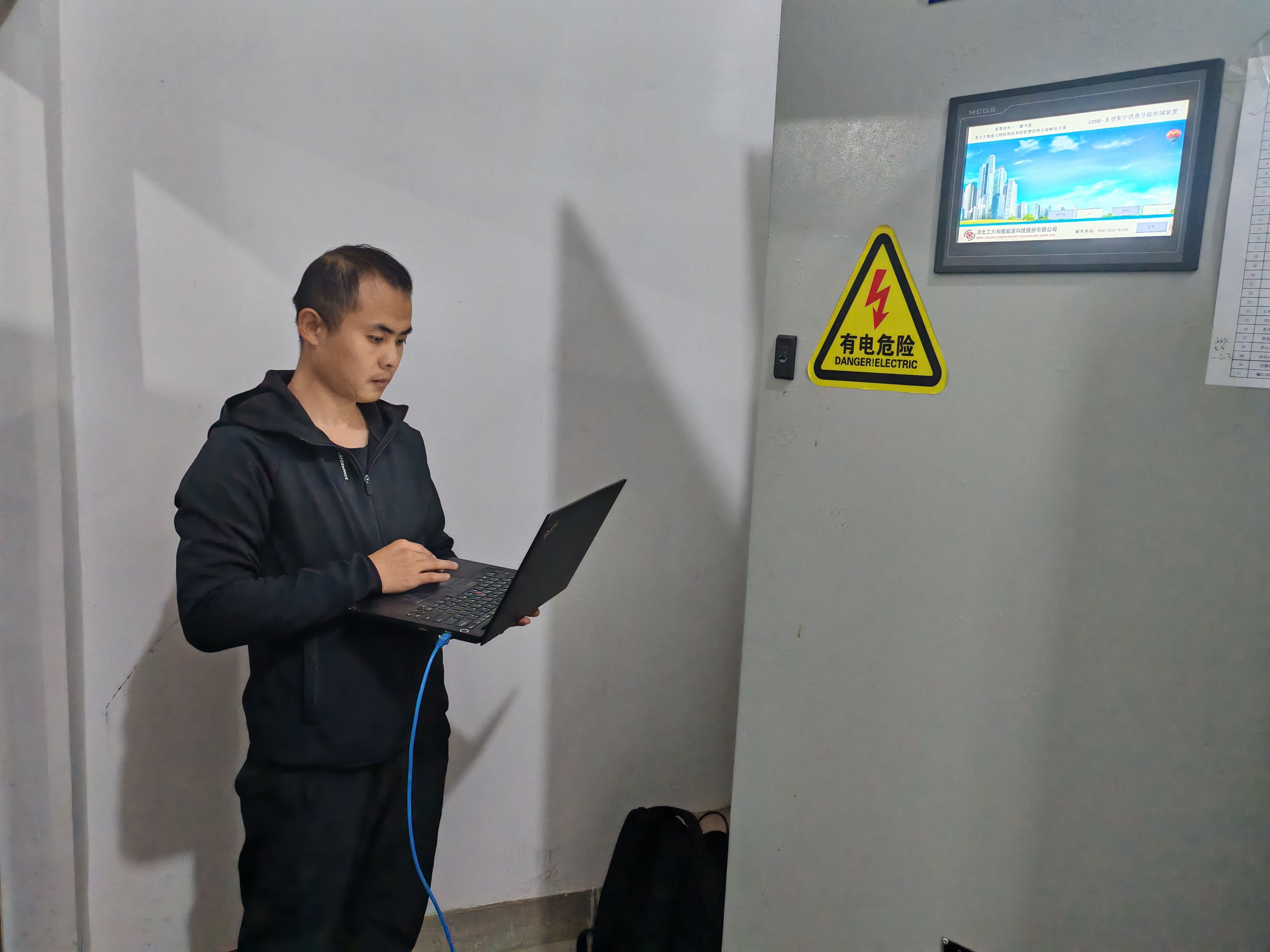 假期落幕暖意续!工大科雅人双节坚守岗位,守护万家温(图1) 甘肃事业部-酒泉智慧供热项目调试.jpg